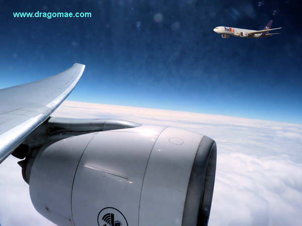 Flugzeug über den Wolken Foto Dragomae
