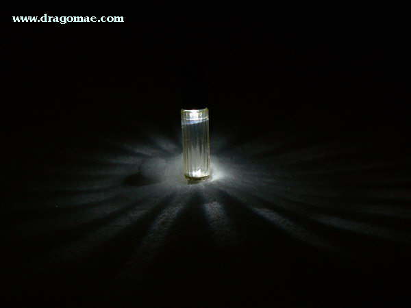 Solarlampe im Schnee Nachts Photo-Dragomae
